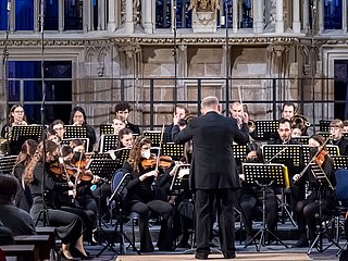 Ein Orchester mit Dirigent im Xantener Dom