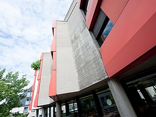 Aussenansicht des Hochschulgebäudes am Standort Köln.