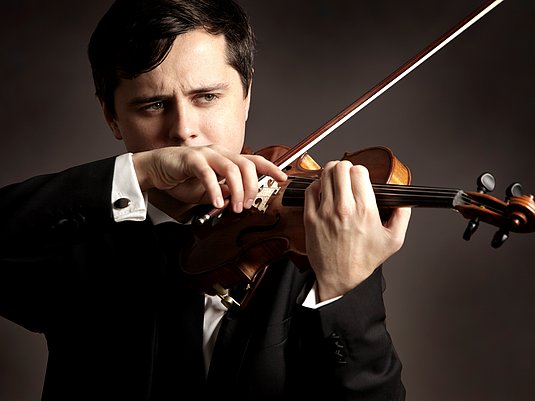 Aleksey Semenenko Person mit einer Violine